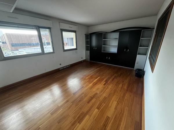 BUREAUX à LOUER de 161 m²