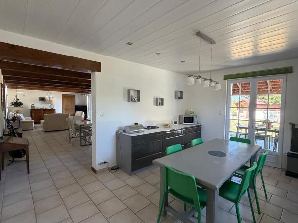 Belle maison style Bressane avec piscine