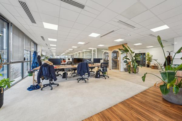 Location de bureaux lumineux à Suresnes avec vue Seine et grands plateaux