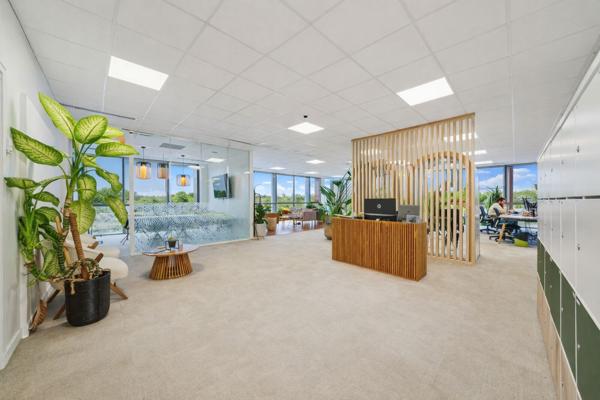 Location de bureaux lumineux à Suresnes avec vue Seine et grands plateaux