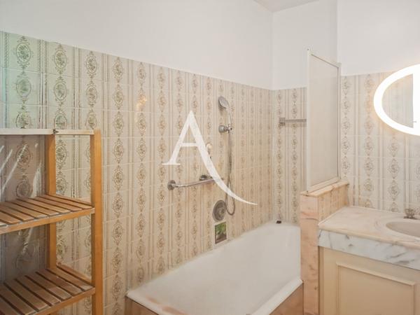 Appartement Le Cannet 2 pièces 56.35 m² avec terrasse, vue dégagée et aperçu mer