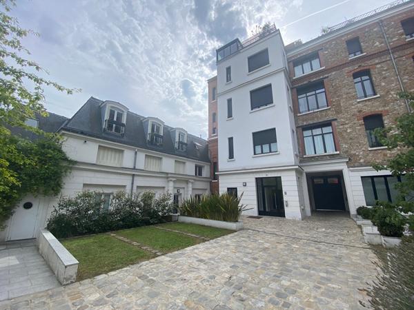 Courbevoie à vendre  grand studio  30m² Idéal investisseur
