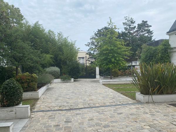 Courbevoie à vendre  grand studio  30m² Idéal investisseur