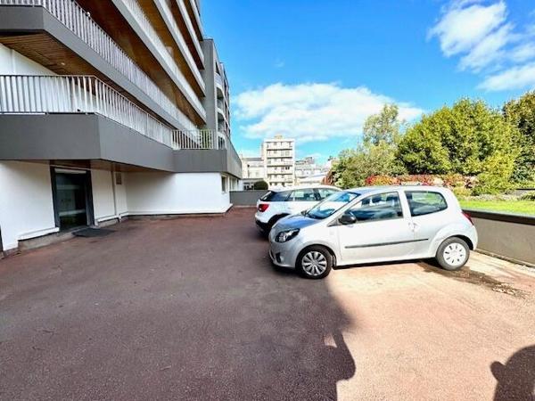 Locaux professionnels de 451 m2