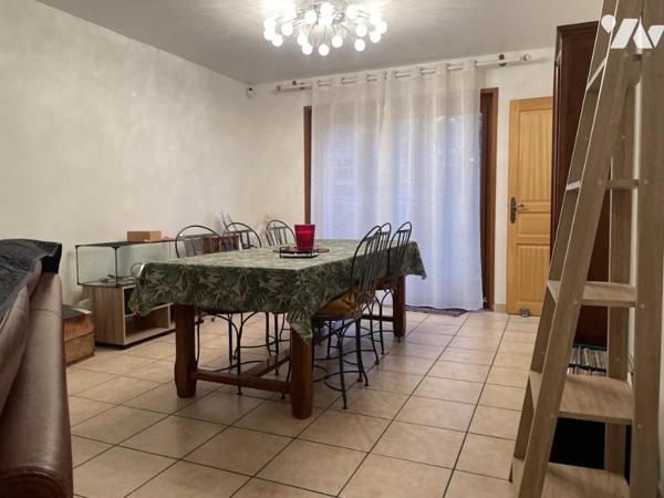 Maison de 6 pièces en très bon état. 4 chambres. Terrain de 380 m².