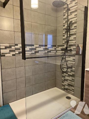 Maison de 6 pièces en très bon état. 4 chambres. Terrain de 380 m².