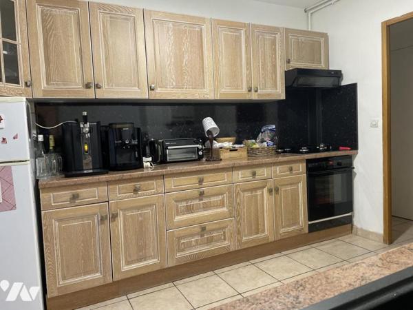 Maison de 6 pièces en très bon état. 4 chambres. Terrain de 380 m².