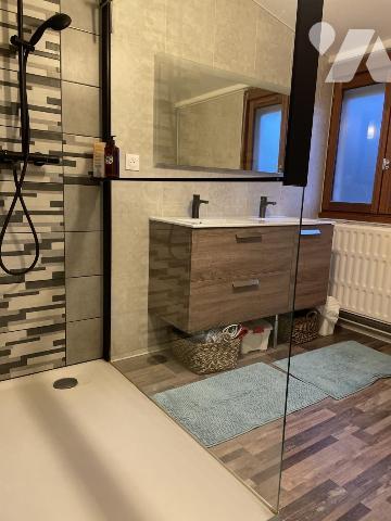 Maison de 6 pièces en très bon état. 4 chambres. Terrain de 380 m².