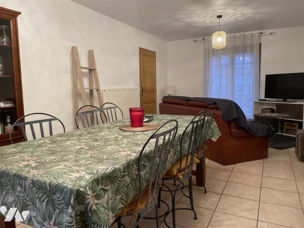 Maison de 6 pièces en très bon état. 4 chambres. Terrain de 380 m².