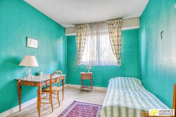 Versailles Rive-Droite Appartement 6 pièces 127.52 m² carrez situé au 1er étage avec ascenseur, terrasse, cave et double box 930 000 € **  - Référence  28128