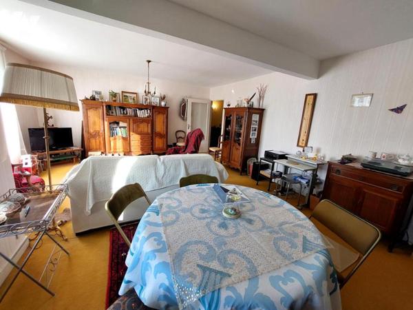 3 chambres + 2 parkings + cave + grenier