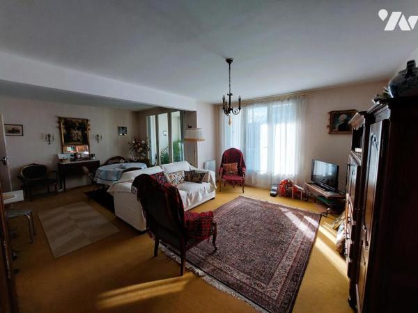 3 chambres + 2 parkings + cave + grenier