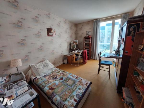 3 chambres + 2 parkings + cave + grenier