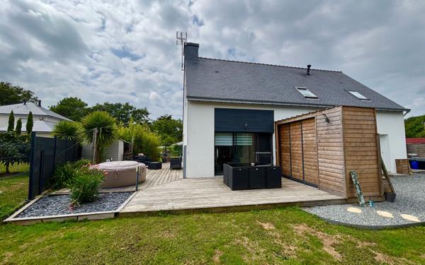 Maison à vendre    6 pièces •  La Chapelle-des-Marais