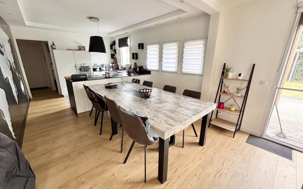 Maison à vendre    6 pièces •  La Chapelle-des-Marais