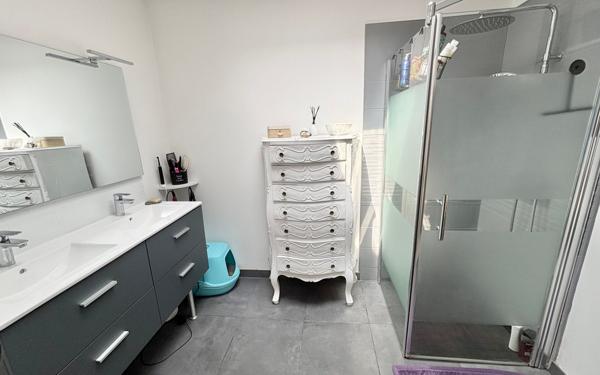 Maison à vendre    6 pièces •  La Chapelle-des-Marais