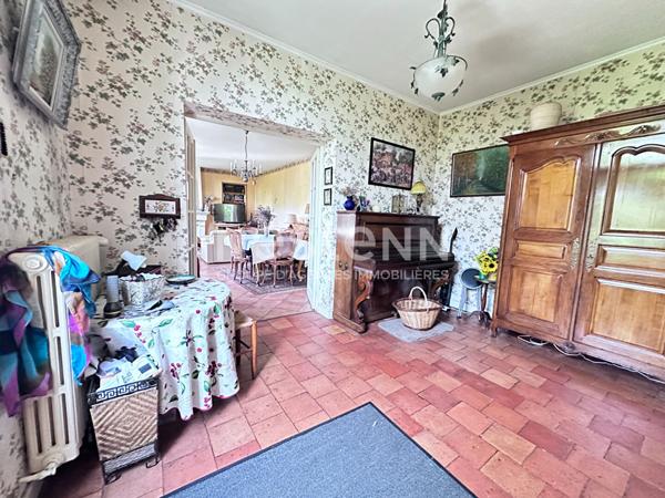 Vente élégante maison en pierre de tuffeau avec 4 chambres et bureau au coeur de Château-du-Loir (72500)