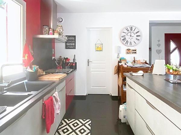 Maison récente 144m² avec piscine chauffée – secteur calme Colombier