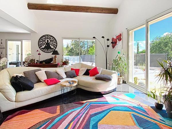 Maison récente 144m² avec piscine chauffée – secteur calme Colombier