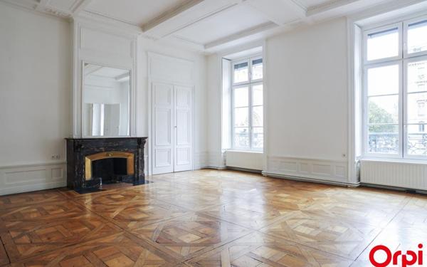 Appartement à louer    4 pièces • 180 m2 Lyon 5