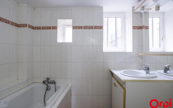 Appartement à louer    4 pièces • 180 m2 Lyon 5