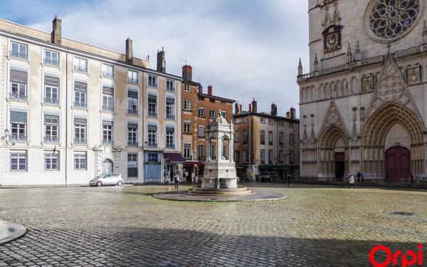 Appartement à louer    4 pièces • 180 m2 Lyon 5