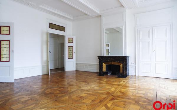 Appartement à louer    4 pièces • 180 m2 Lyon 5