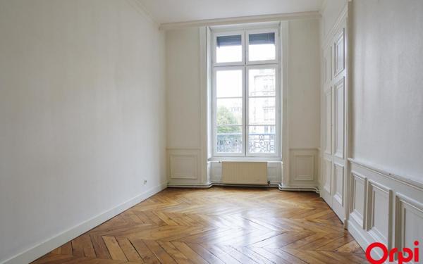 Appartement à louer    4 pièces • 180 m2 Lyon 5