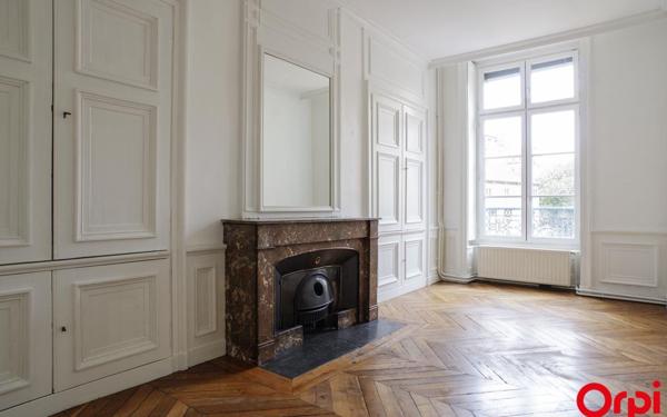 Appartement à louer    4 pièces • 180 m2 Lyon 5