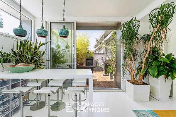Loft contemporain au blanc immaculé dans une ancienne imprimerie à Bagneux