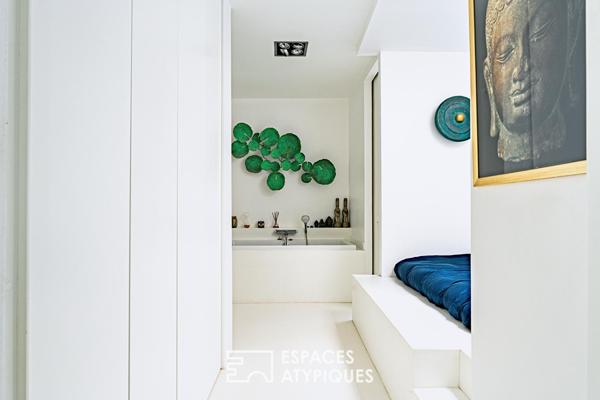Loft contemporain au blanc immaculé dans une ancienne imprimerie à Bagneux