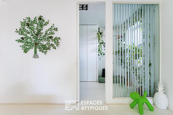 Loft contemporain au blanc immaculé dans une ancienne imprimerie à Bagneux