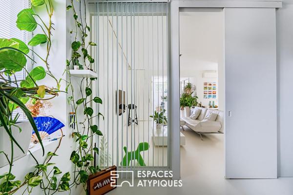 Loft contemporain au blanc immaculé dans une ancienne imprimerie à Bagneux