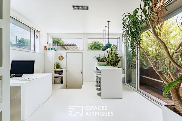 Loft contemporain au blanc immaculé dans une ancienne imprimerie à Bagneux