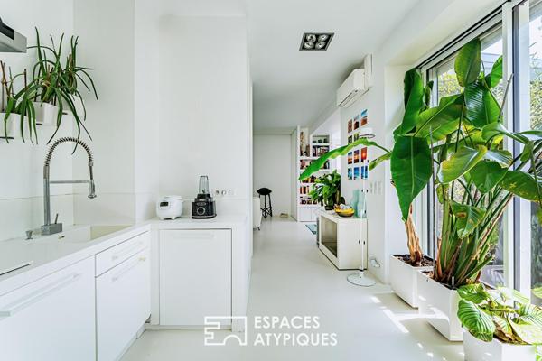 Loft contemporain au blanc immaculé dans une ancienne imprimerie à Bagneux