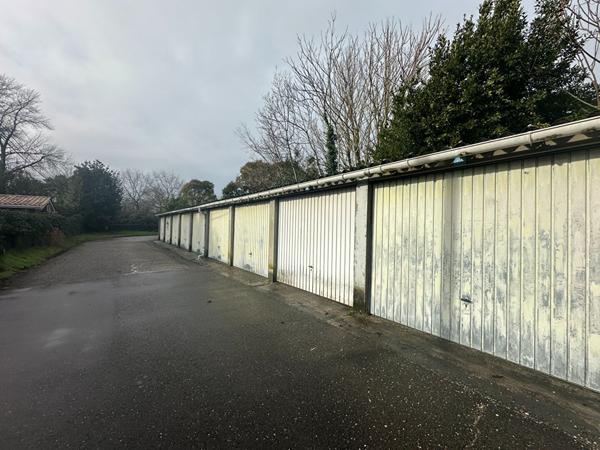 A vendre garage 13.25 m² à Bruges