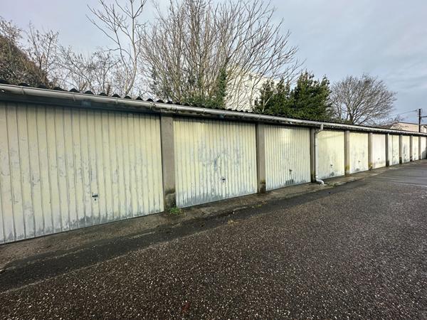 A vendre garage 13.25 m² à Bruges