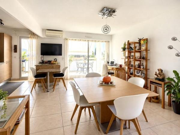 4 pièces vue dégagée, terrasses, piscine et stationnement