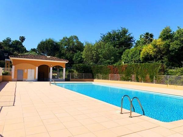 4 pièces vue dégagée, terrasses, piscine et stationnement