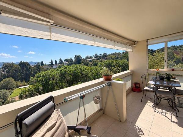 4 pièces vue dégagée, terrasses, piscine et stationnement
