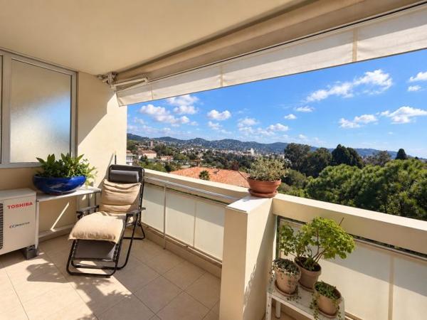 4 pièces vue dégagée, terrasses, piscine et stationnement
