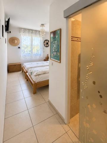 4 pièces vue dégagée, terrasses, piscine et stationnement
