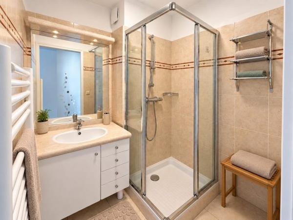 4 pièces vue dégagée, terrasses, piscine et stationnement