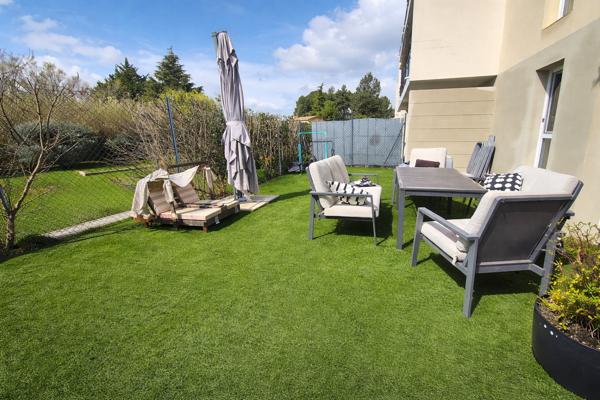 Gignac-la-Nerthe (13180) Appartement récent avec grand jardin privatif