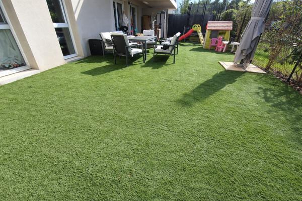 Gignac-la-Nerthe (13180) Appartement récent avec grand jardin privatif