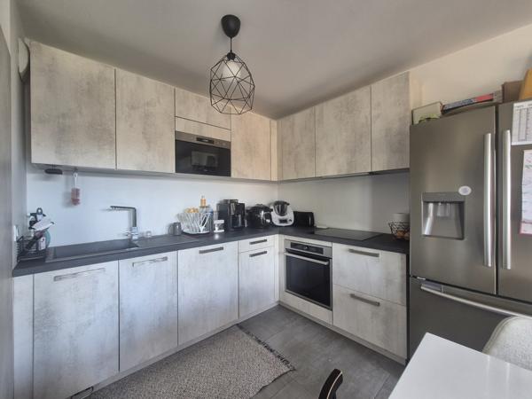 Gignac-la-Nerthe (13180) Appartement récent avec grand jardin privatif