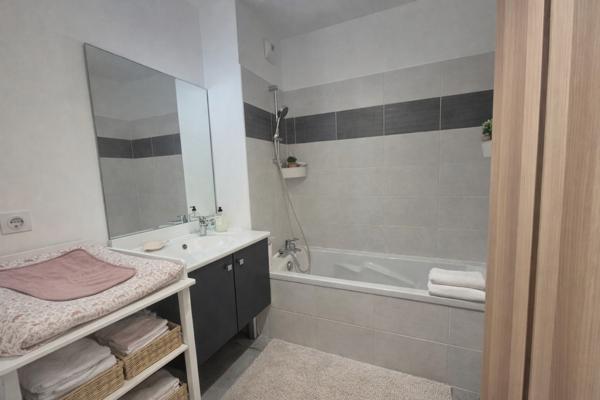 Gignac-la-Nerthe (13180) Appartement récent avec grand jardin privatif