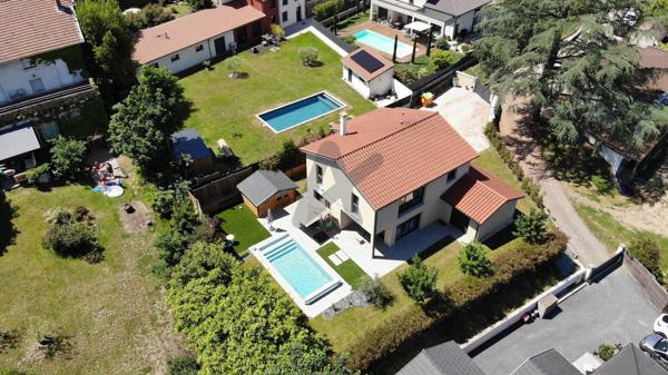 CHARBONNIERS-LES-BAINS- MAISON CONTEMPORAINE- 156m2-PISCINE- 4 CHAMBRES