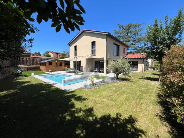 CHARBONNIERS-LES-BAINS- MAISON CONTEMPORAINE- 156m2-PISCINE- 4 CHAMBRES