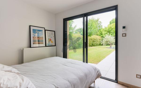 CHARBONNIERS-LES-BAINS- MAISON CONTEMPORAINE- 156m2-PISCINE- 4 CHAMBRES